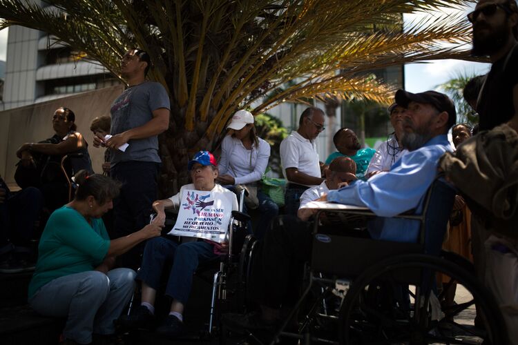 Residents protest the lack of medicine in Caracas, on April 9, 2018.