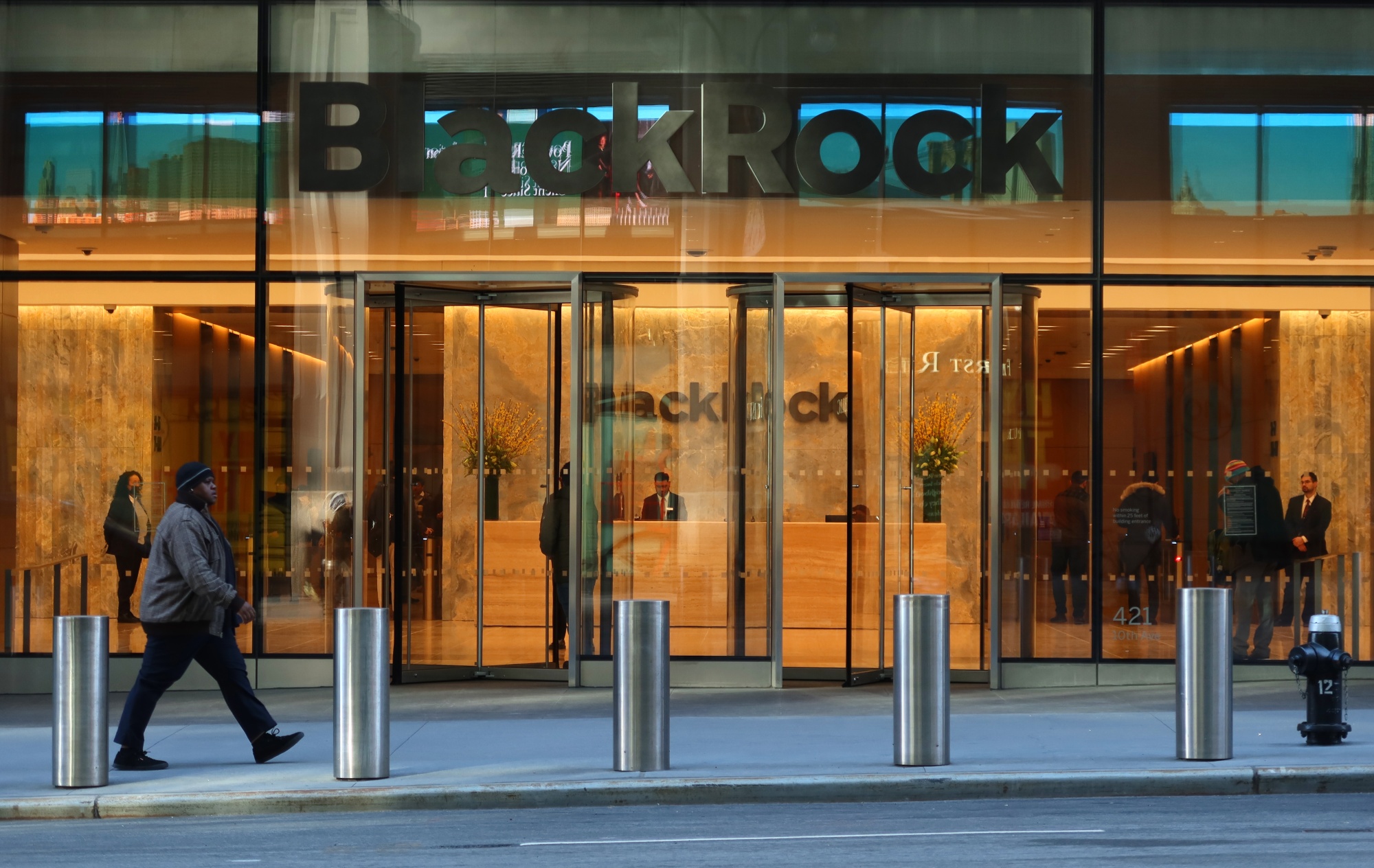 blackrock-s-larry-fink-turned-one-bad-trade-into-a-billion-dollar