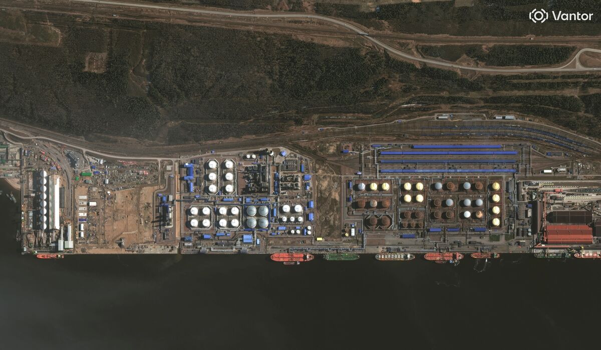 bloomberg.com - Ukraine Says It Hit Two Russian Refineries, Slew of Fuel Tankers