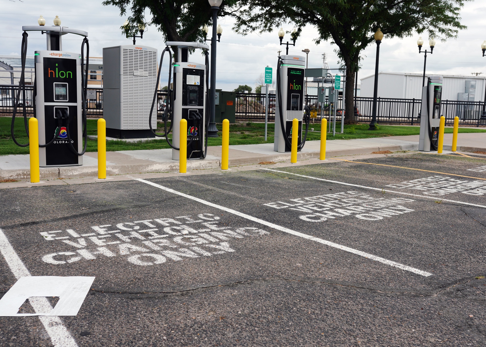 The US Installed More Than 1,000 EV Charging Stations Since Summer -  Bloomberg