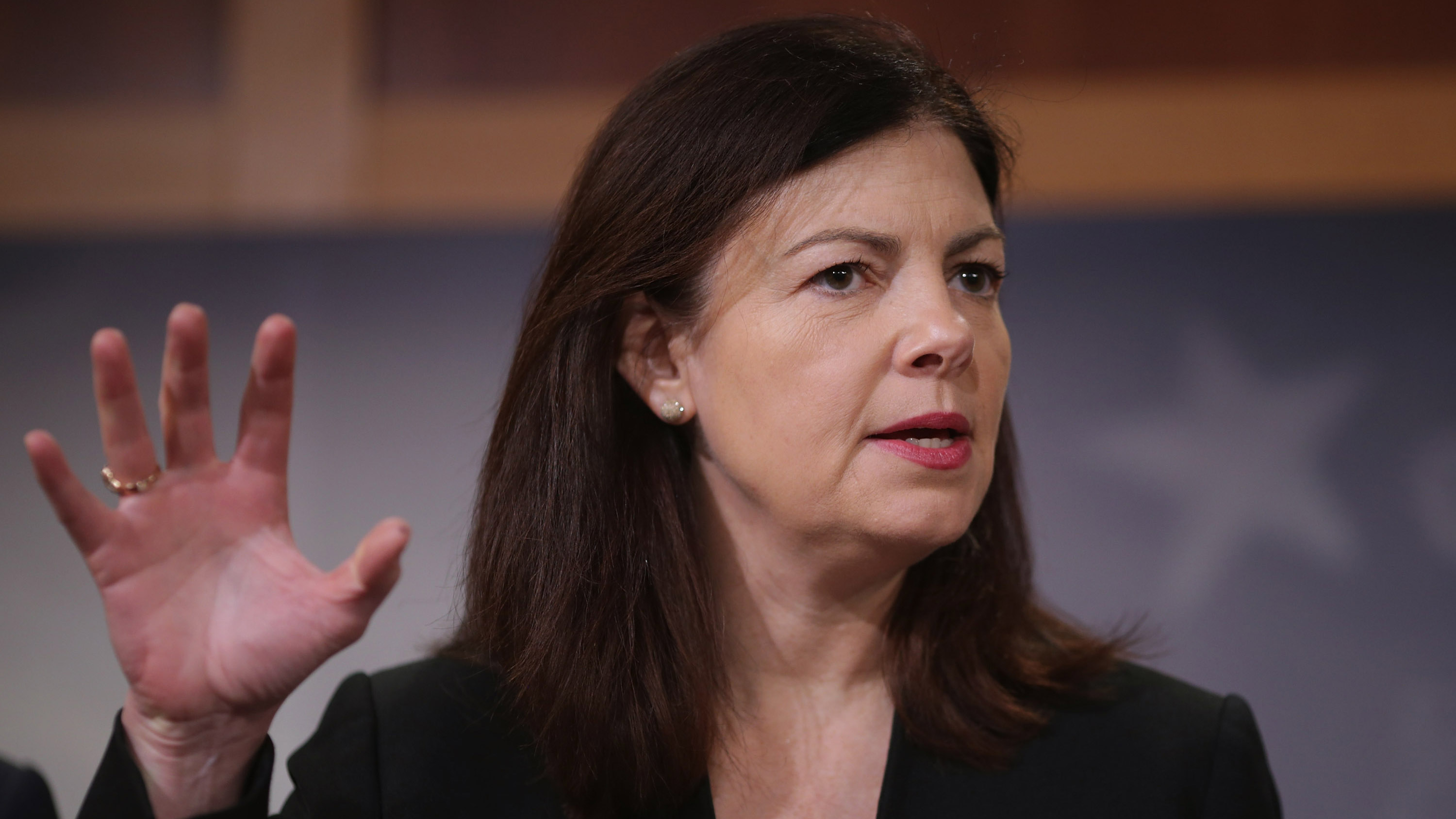 Why Kelly Ayotte’s Fate Isn’t Tied to Donald Trump’s - Bloomberg