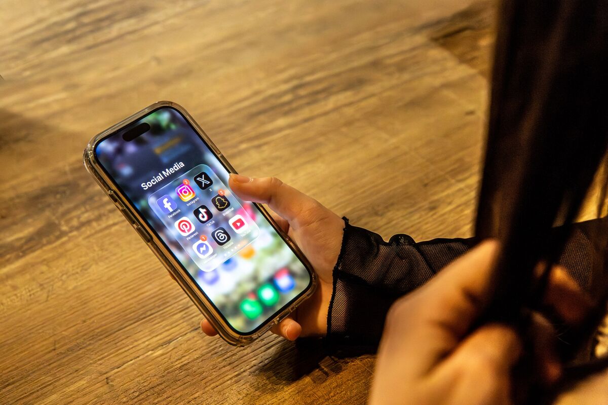 assets.bwbx.io image