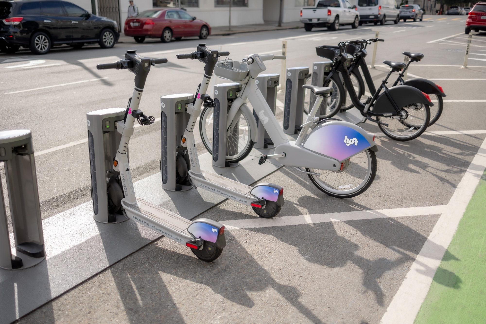 Electric scooter that clearance turns into a bike