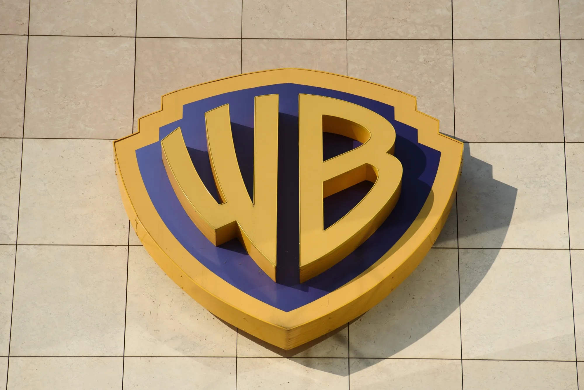 Moody’s Downgrades Bonds of Warner Bros. Units After Split Plan