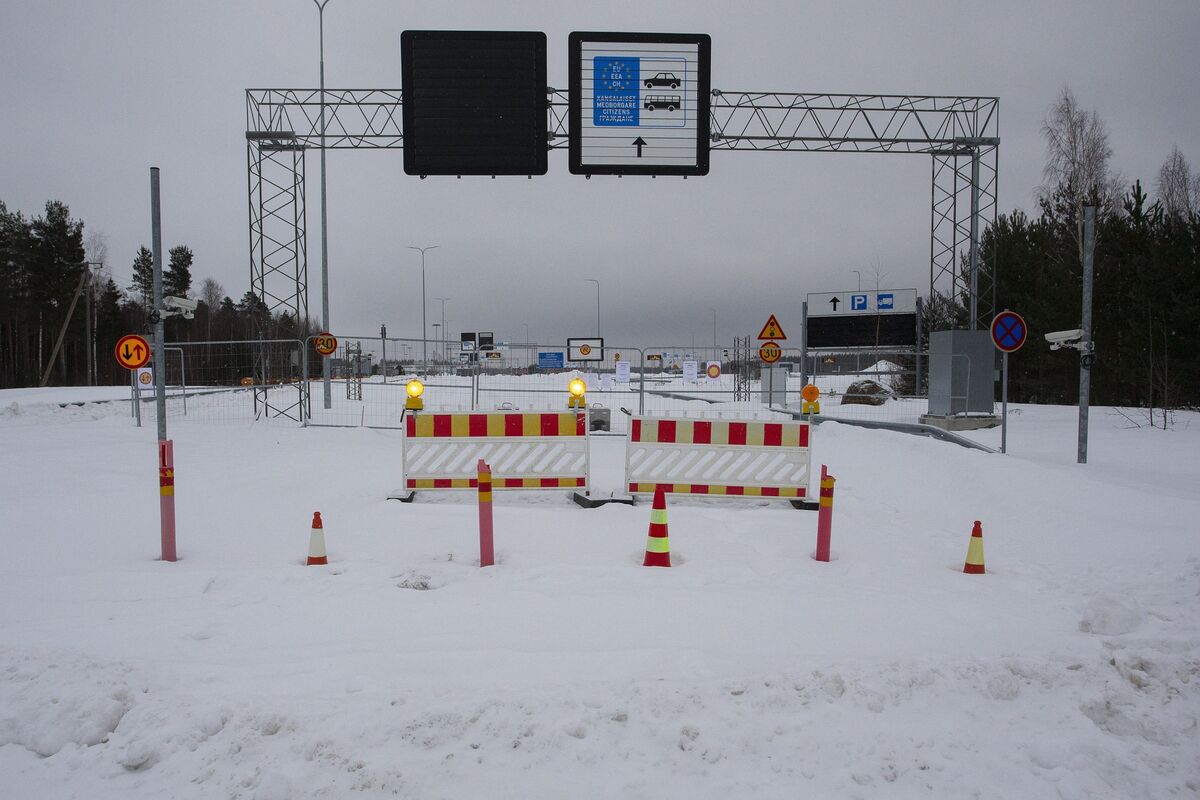 Finland Extends Russian Border Closure on Security Risk - Bloomberg