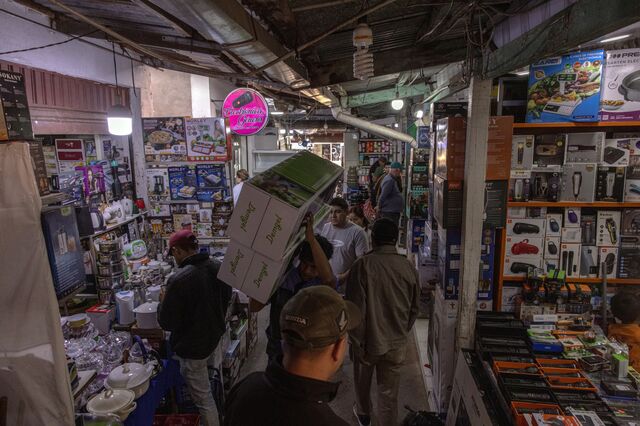 En Bermejo, en el lado boliviano, el negocio está en auge. Muchos productos vendidos allí entran al mercado negro argentino.
