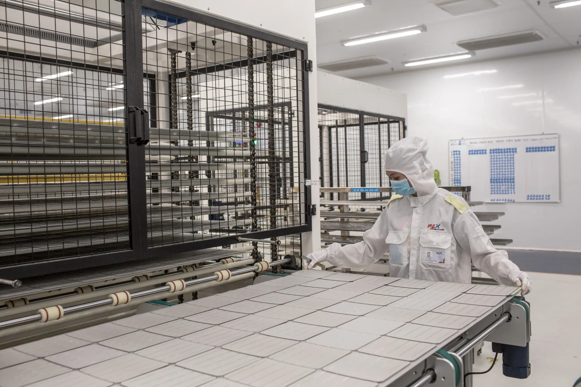 US Clears Way for Tariffs on $13 Billion of Solar Imports - Bloomberg