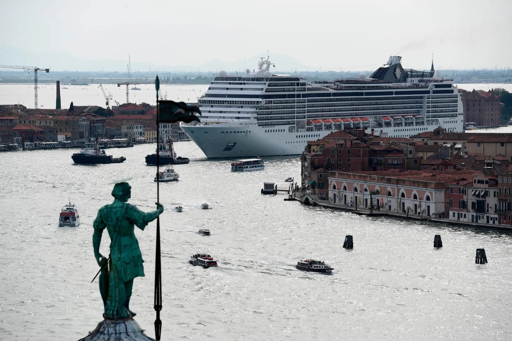 A cruise ship&nbsp;arrives in the Venice Lagoon.