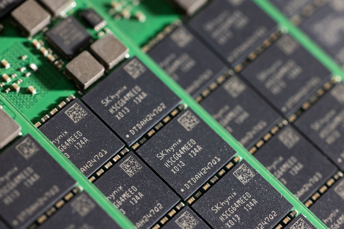 Chipmakers Are Flashing More Warnings on the Global Economy