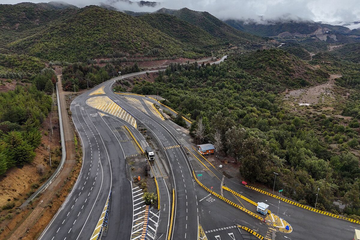 
                            Codelco Halts Expansion Project at Top Mine on New Seismic Risk