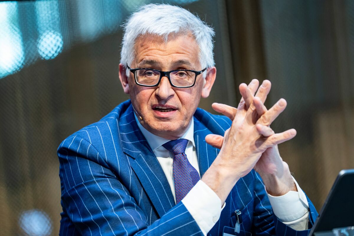 ECB’s Cipollone Is Seeing ‘Conflicting Signals’ in Economy