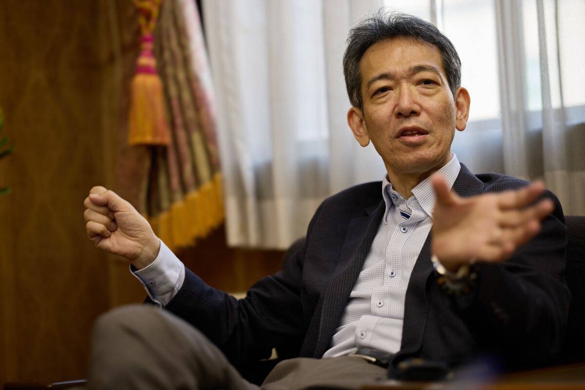 Japan’s FX Chief Warns of ‘Bold’ Action After Yen Tops 160