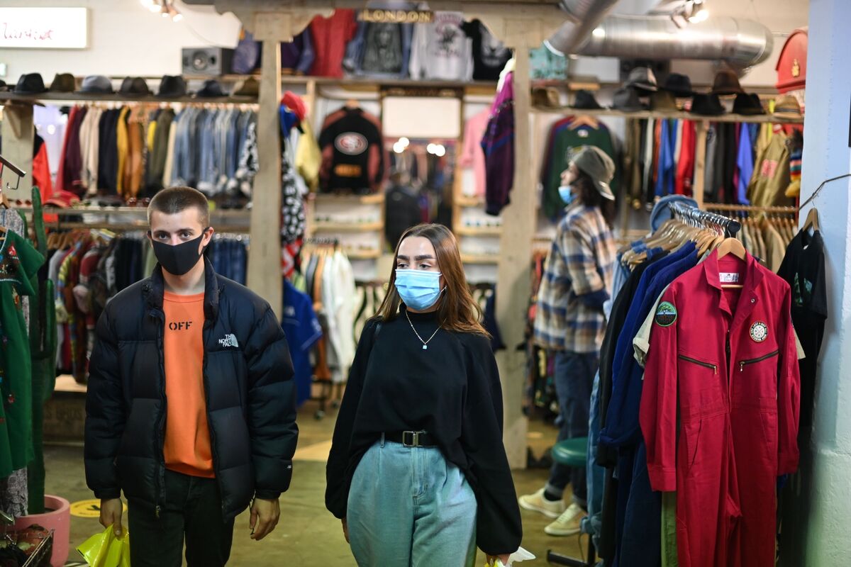 Non Binary Fashion: How Thrifting Emphasizes Style