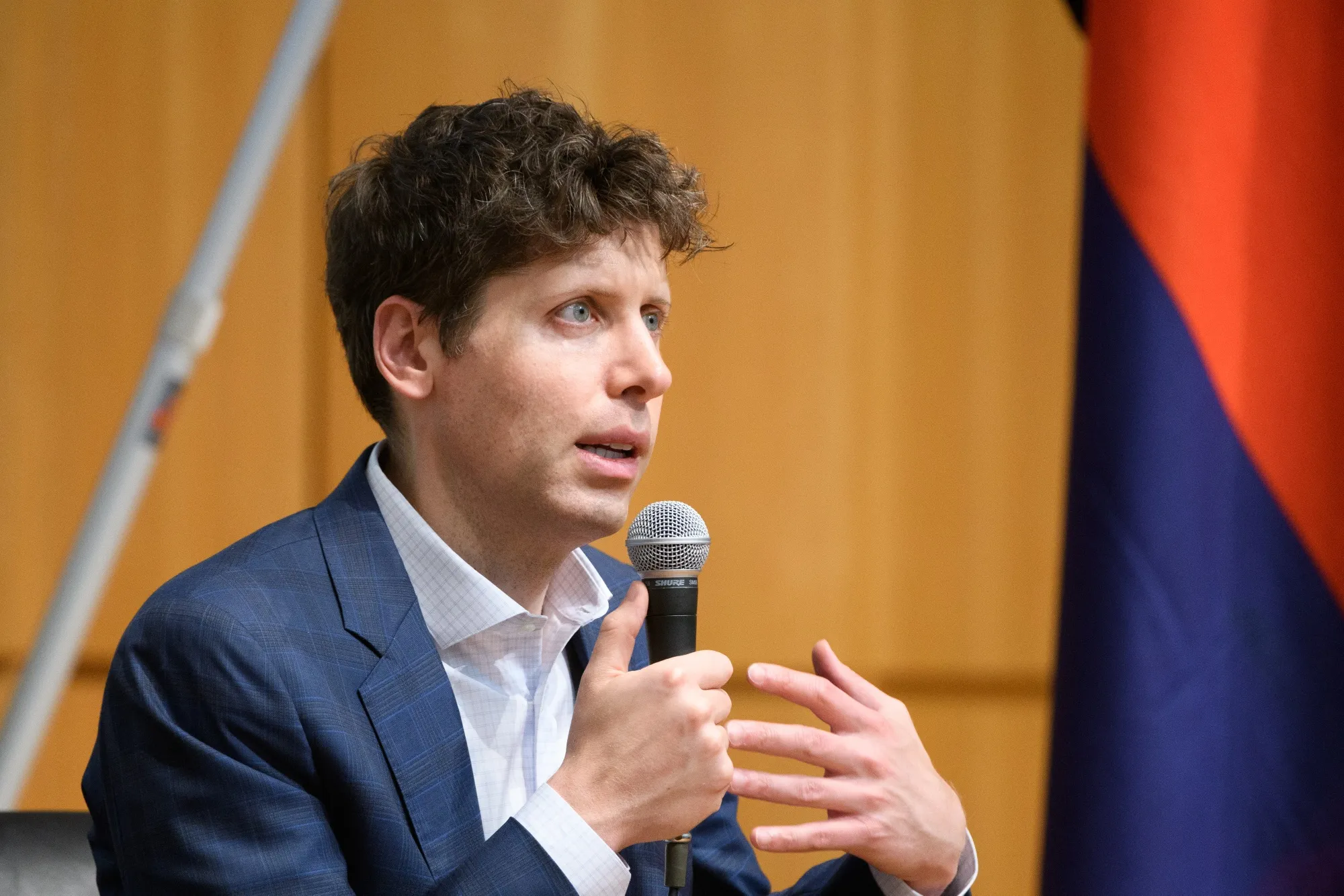 オープンAIアルトマン氏、チャットGPT利用に大学生は完璧な年齢