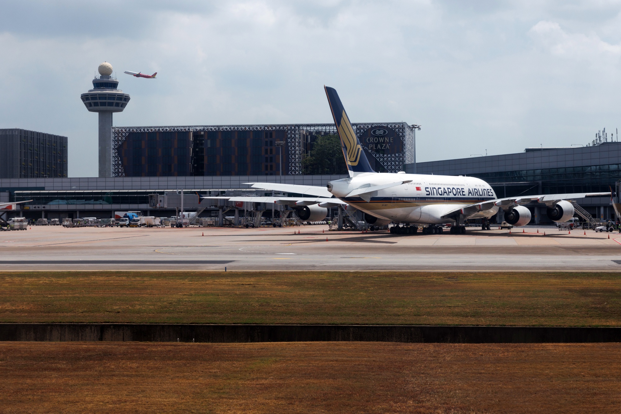 Image associated with story "World-First Green Flight Levy in Singapore Adds to Rising Costs of Air Travel"