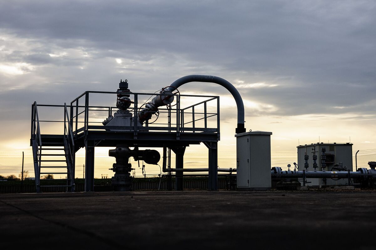 Putin Says Russia to Weigh Redirecting Gas Supplies Away From EU