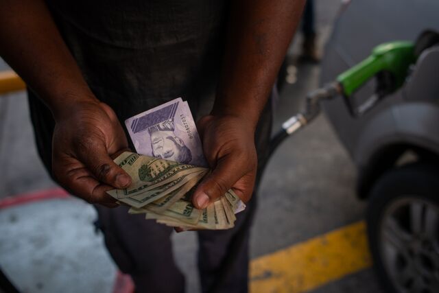 Venezuela Inflation Soars Over 300 In Blow To Nicolas Maduro Rebound   640x427 