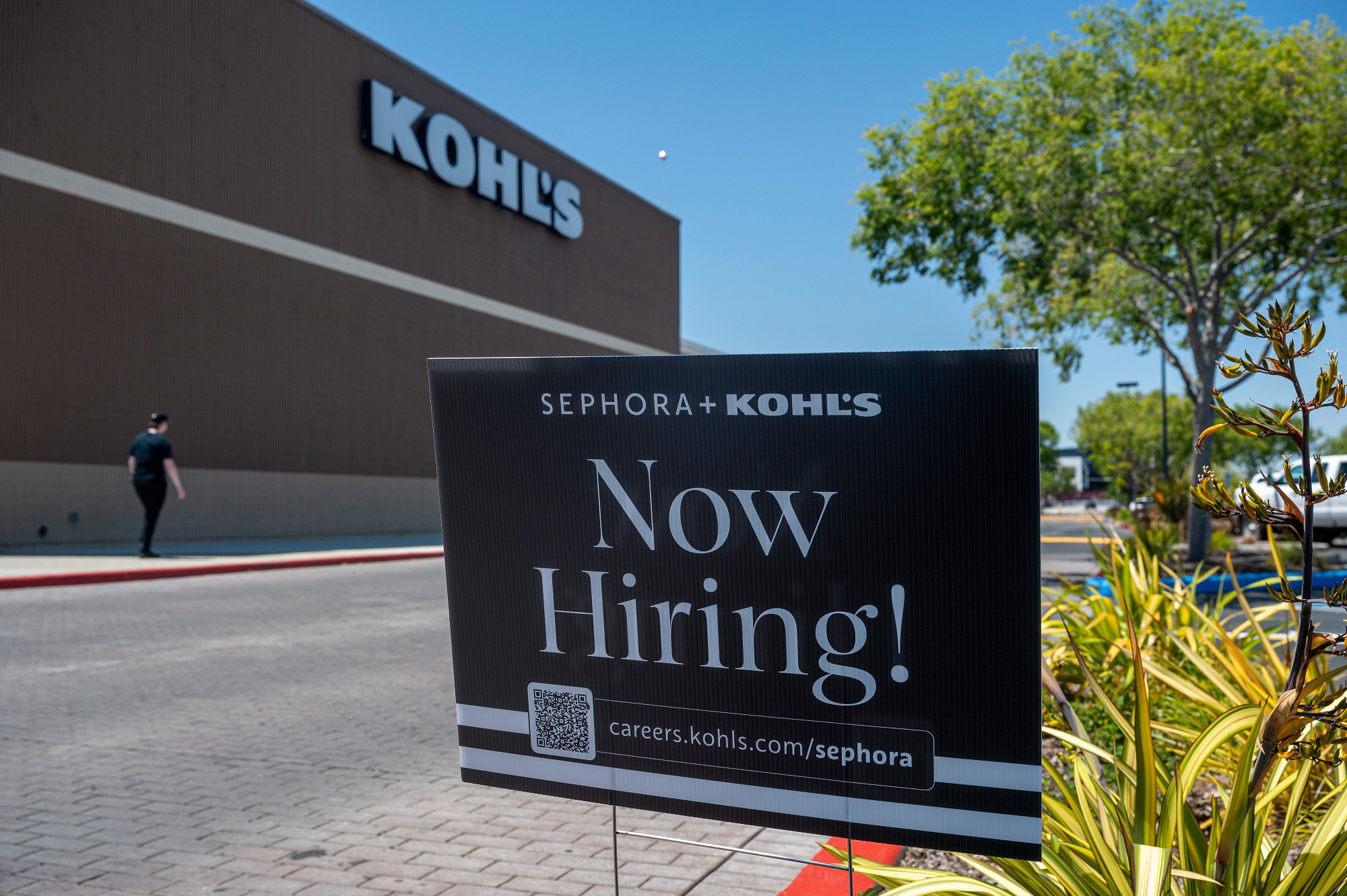 Kohl's forges ahead with slow but steady growth, kohl's hours 