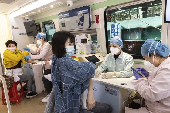 China Pushes Vaccine on Bankers, Colleges to Catch Up With U.S.
