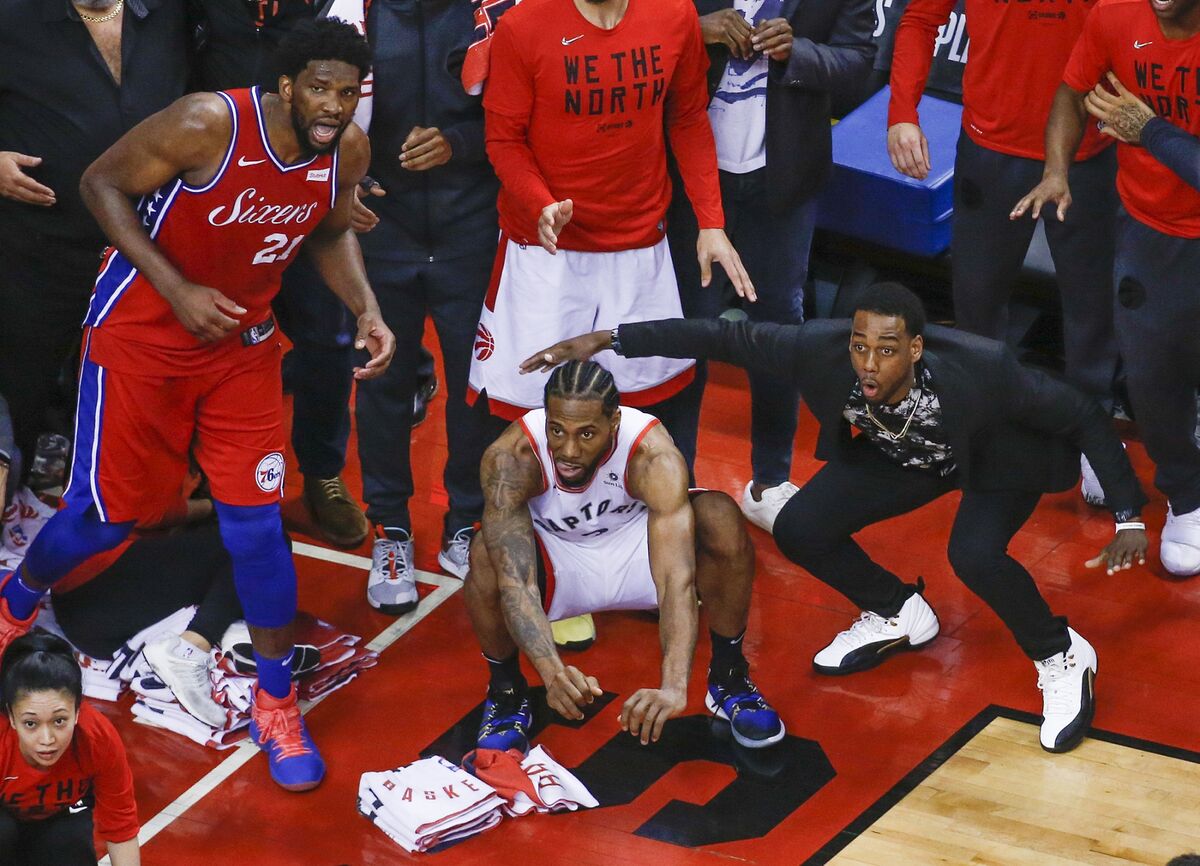 NBA: Raptors fan 'retires' Kawhi Leonard's jersey in his house