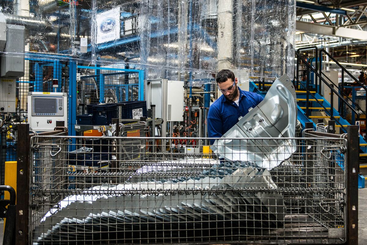 bloomberg.com - William Wilkes - Ford and Geely Agree to Share Underused Spanish Auto Factory