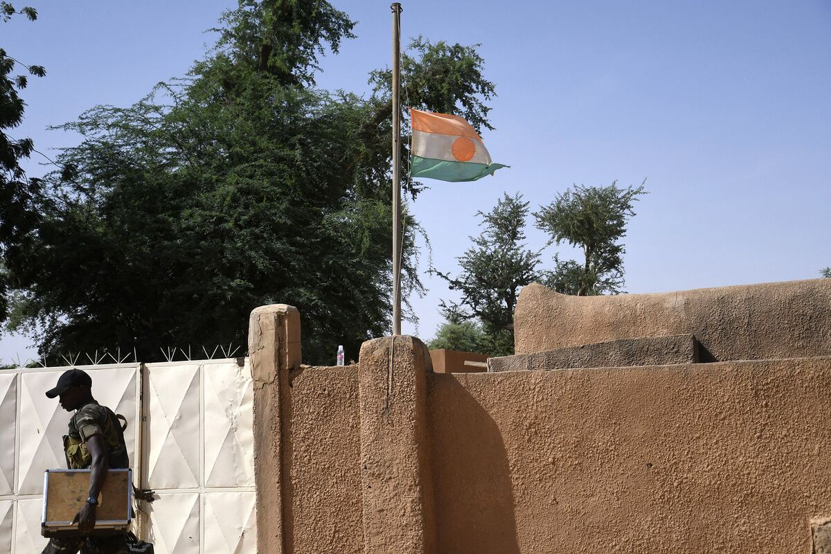 Algeria Sends Fighter Jets to Support Niger After Failed Mutiny