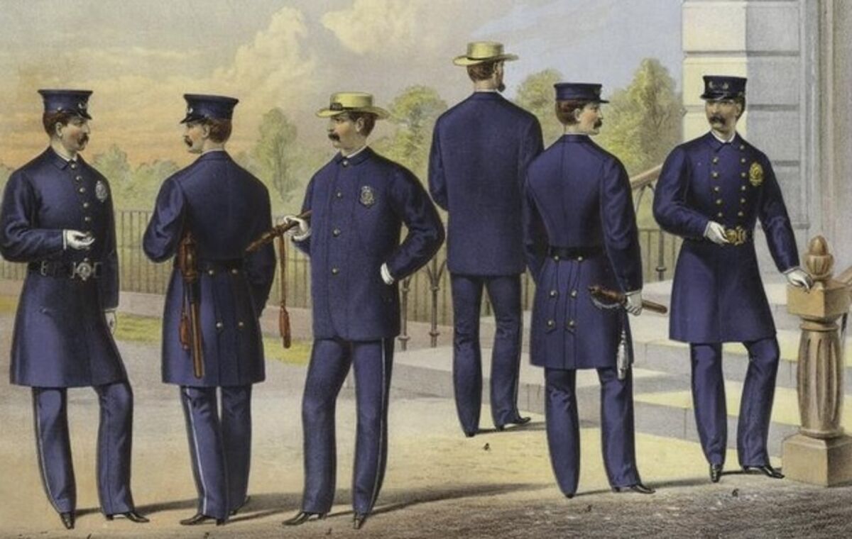 financiero Allí Pompeya A History of Police Uniforms—and Why They Matter - Bloomberg