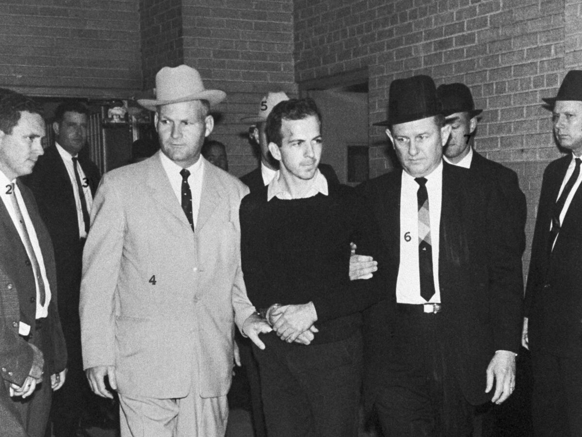 Jim Leavelle, At Lee Harvey Oswald's Side In Photo, Dies At 99 - Bloomberg