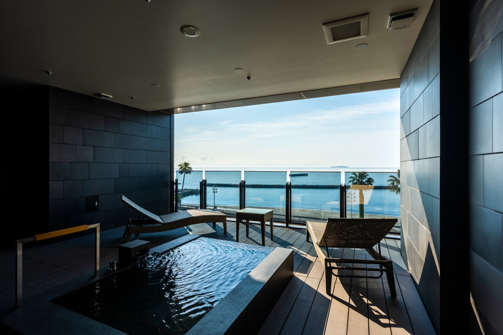 relates to 中国富裕層が担い手に、斜陽の国内温泉旅館-外国人所有が4割へ