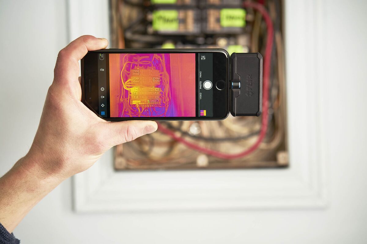 interferens Repaste Monopol The Flir One Pro, a Thermal Imaging Camera for Do-It-Yourselfers - Bloomberg