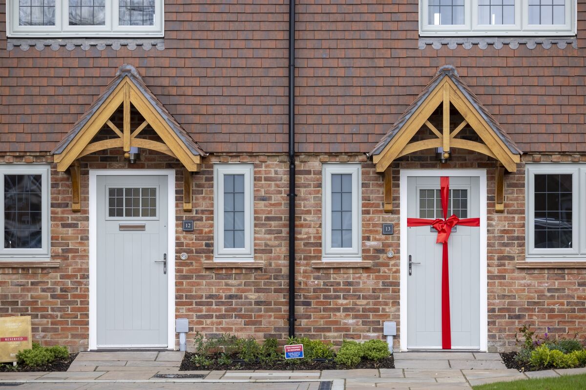 Doanh số bán nhà tại Anh của Berkeley giảm trong các tháng trước khi ngân sách được công bố