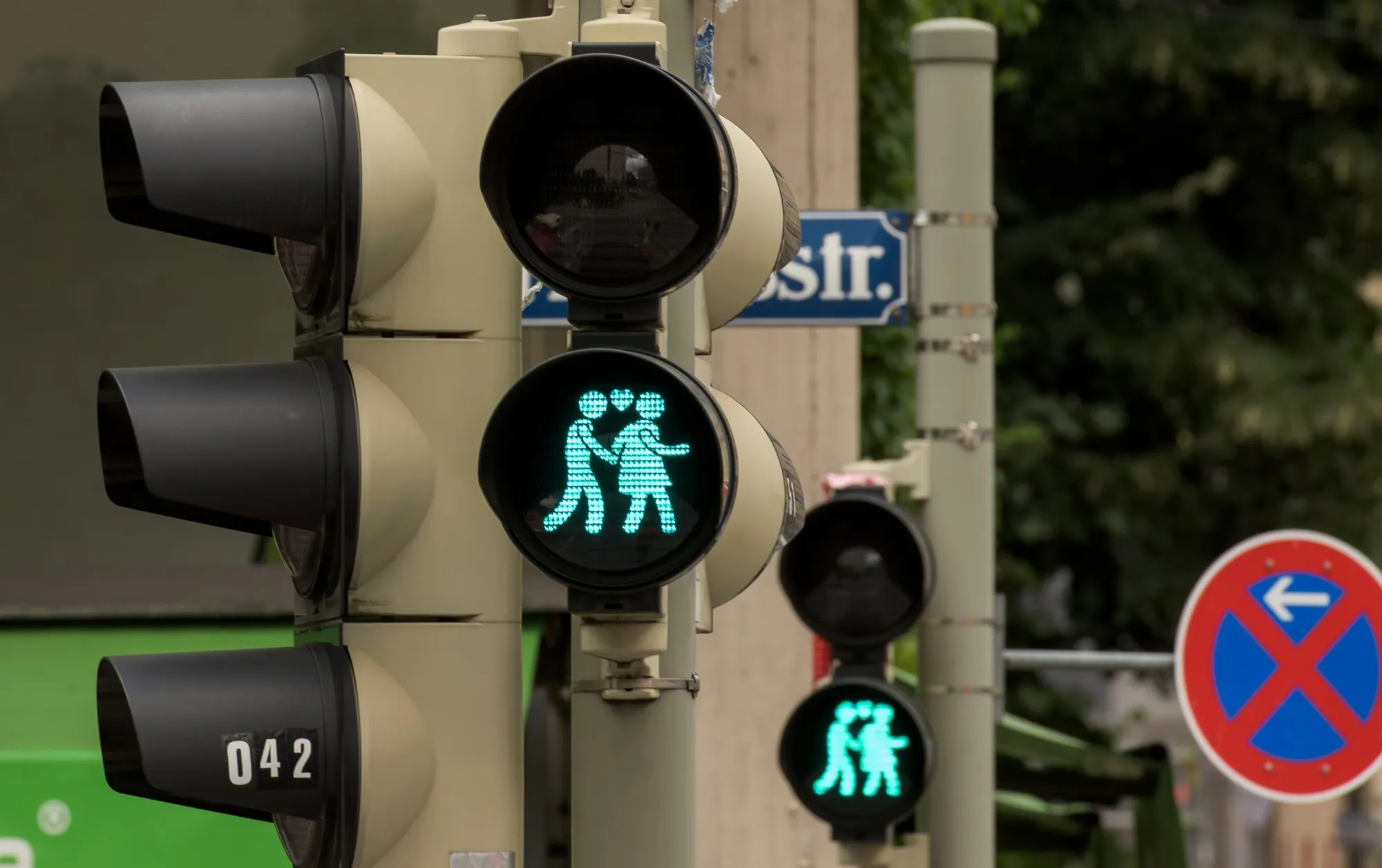 Every traffic light should cause such bliss.