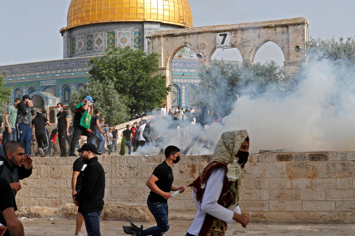 イスラエル軍がロケット弾攻撃に報復 ガザ空爆で20人死亡 衝突激化 Bloomberg