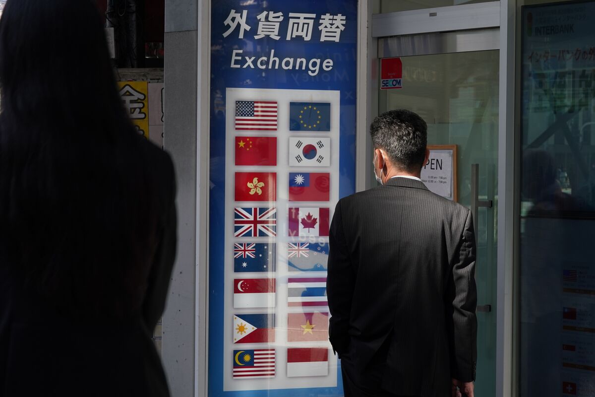 Forex Pile Remains Asia’s First Defense Versus Relentless Dollar