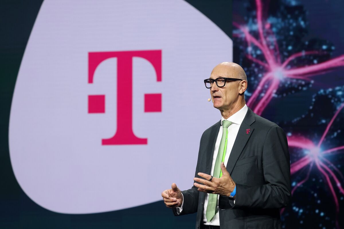 Deutsche Telekom’s CEO Lays Groundwork for Career-Defining Deal
