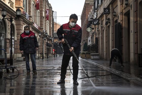 China Sacrifices a Province to Save the World From Coronavirus