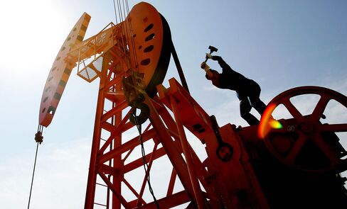 Chinese Laborers Work At An Oil Well In Hejian