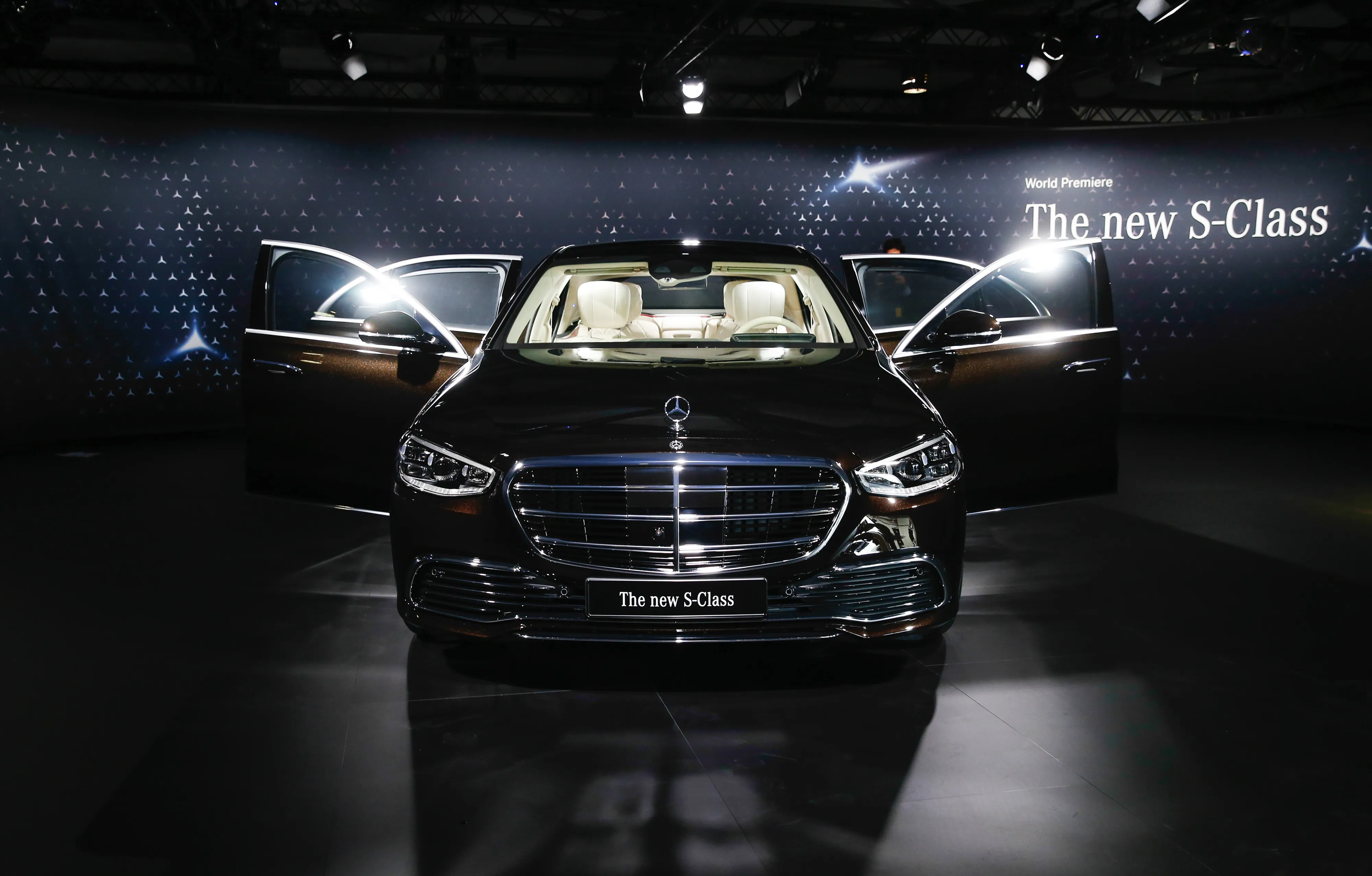 Daimler AG Unveils New Mercedes Benz S-Class Hybrid at Automaker's Carbon Neutral Factory