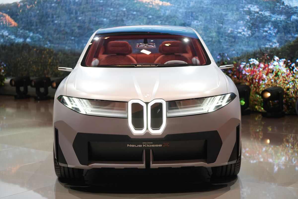 BMW, the Anti-Tesla, Is Playing the Long Game on EVs