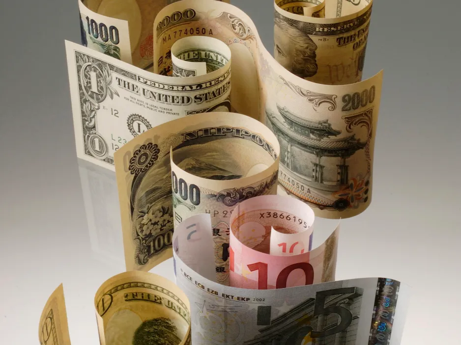 Bloomberg american currencies discount