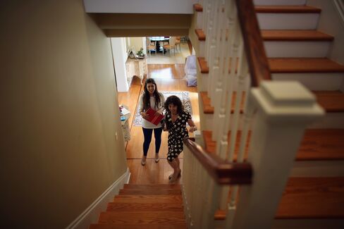Home Sales Rising to Three-Year High Propel U.S. Growth