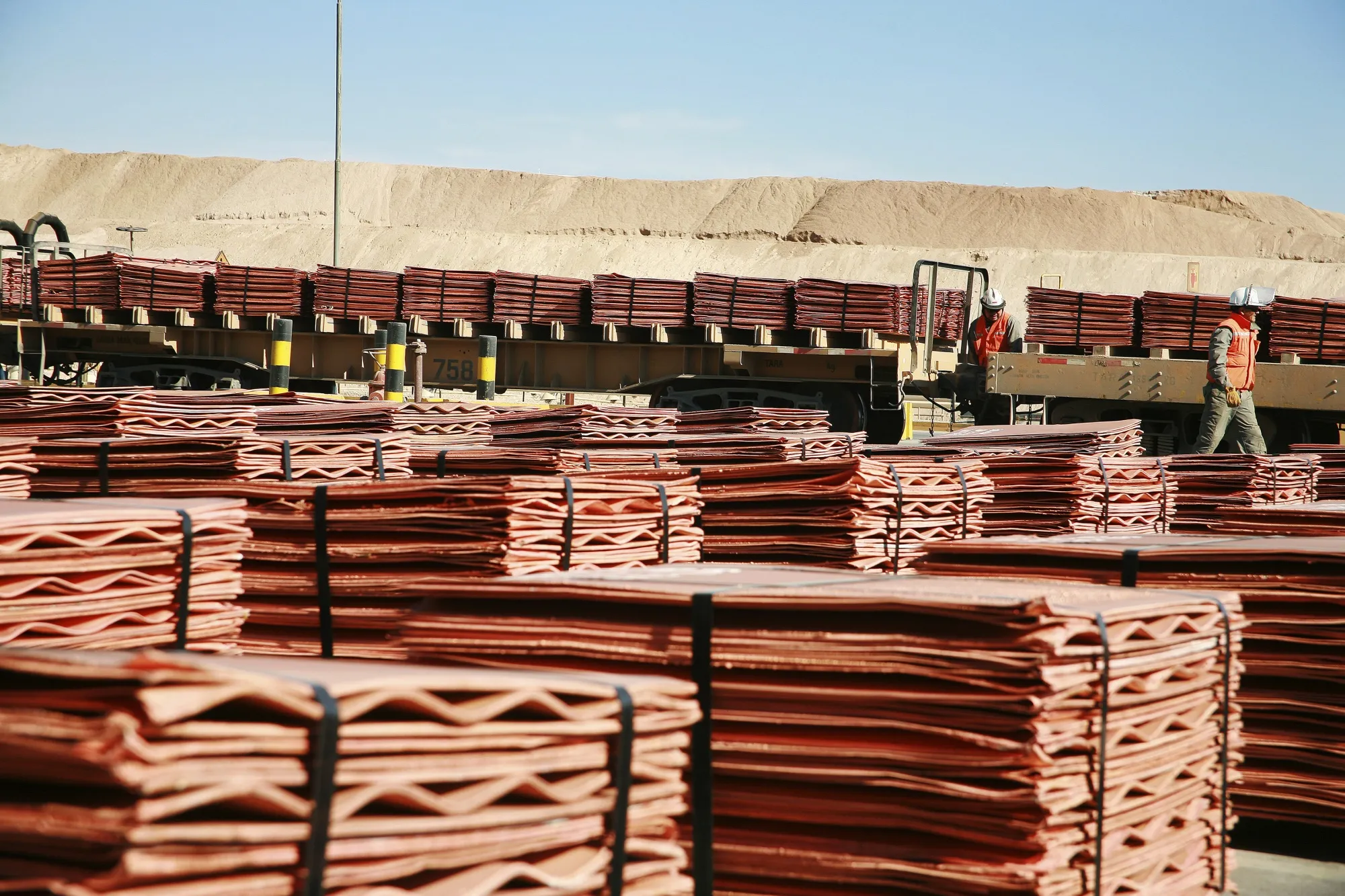 Copper Squeeze Eases as Traders Flood LME Warehouses