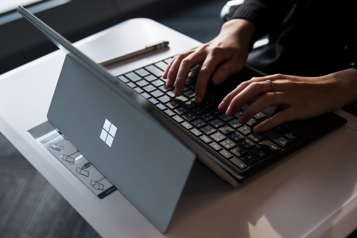Microsoft Tăng Mạnh Giá Bán Dòng Surface Do Thiếu Hụt Chip Nhớ