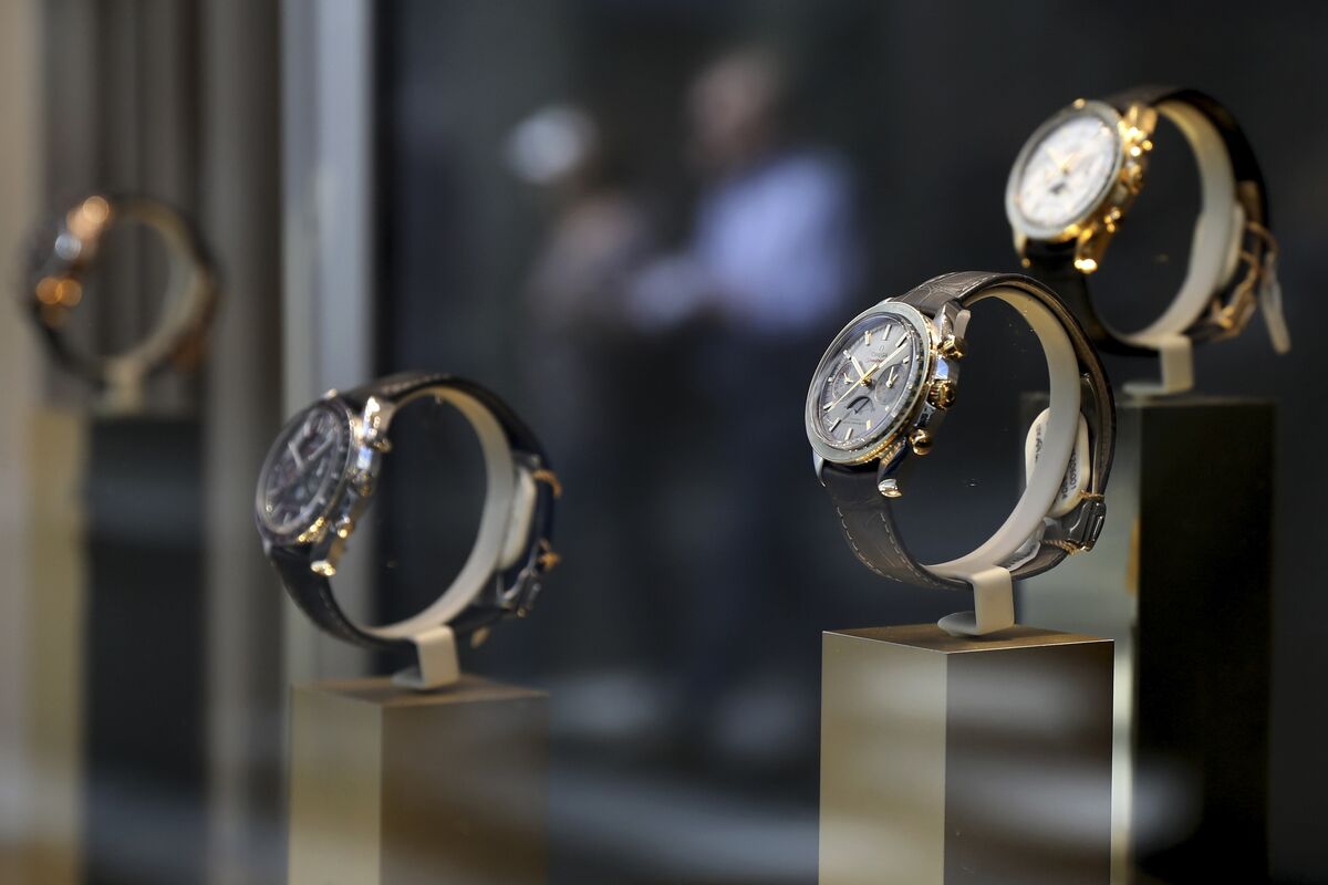 The market of luxury watches does not know the crisis