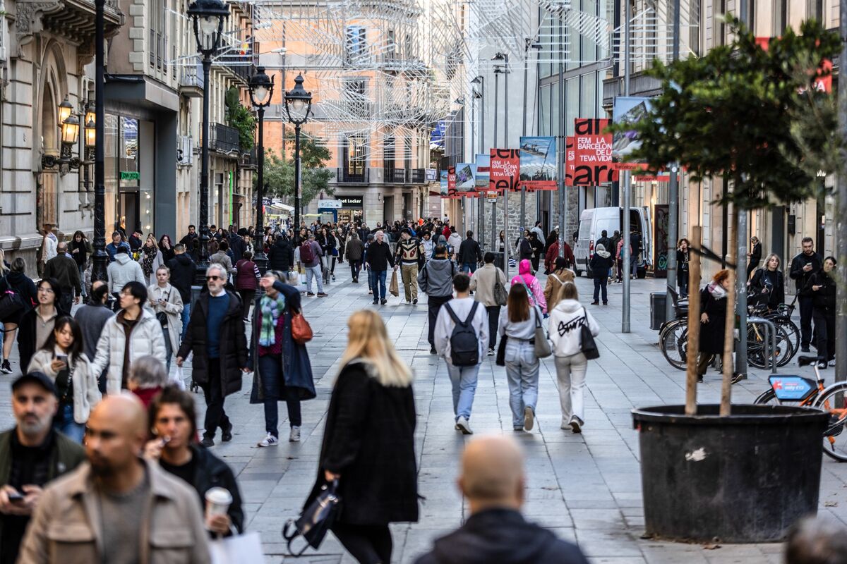 Charting the Global Economy: Europe, World Weathering Tariffs Better Than Expected Charting the Global Economy: Europe, World Weathering Tariffs Better Than Expected