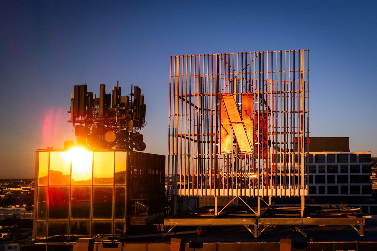 Netflix Stock Is Pricey Even After Warner Bros.-Induced Selloff