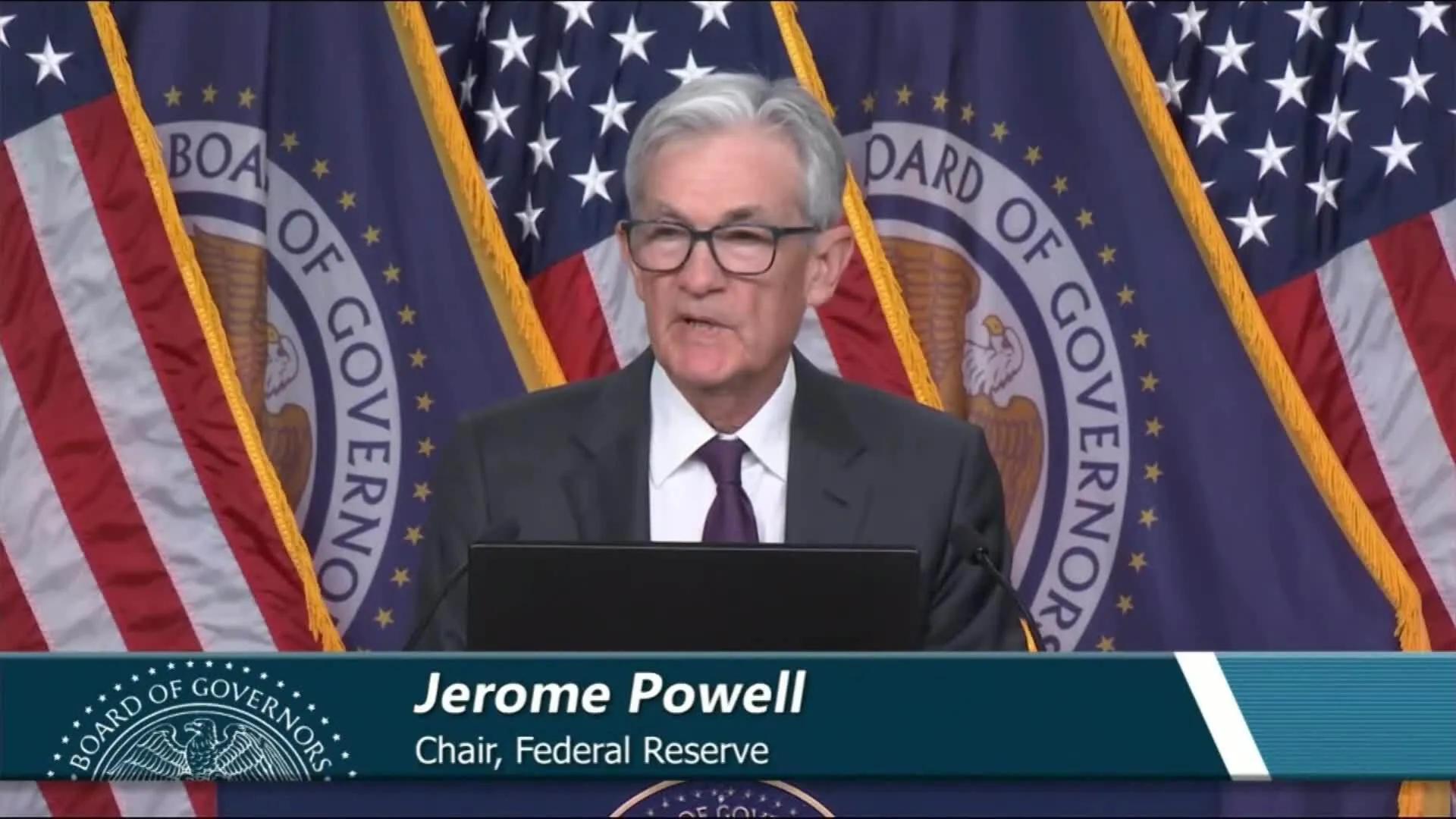 Watch Fed Is Not in Hurry to Lower Rates, Powell Says - Bloomberg