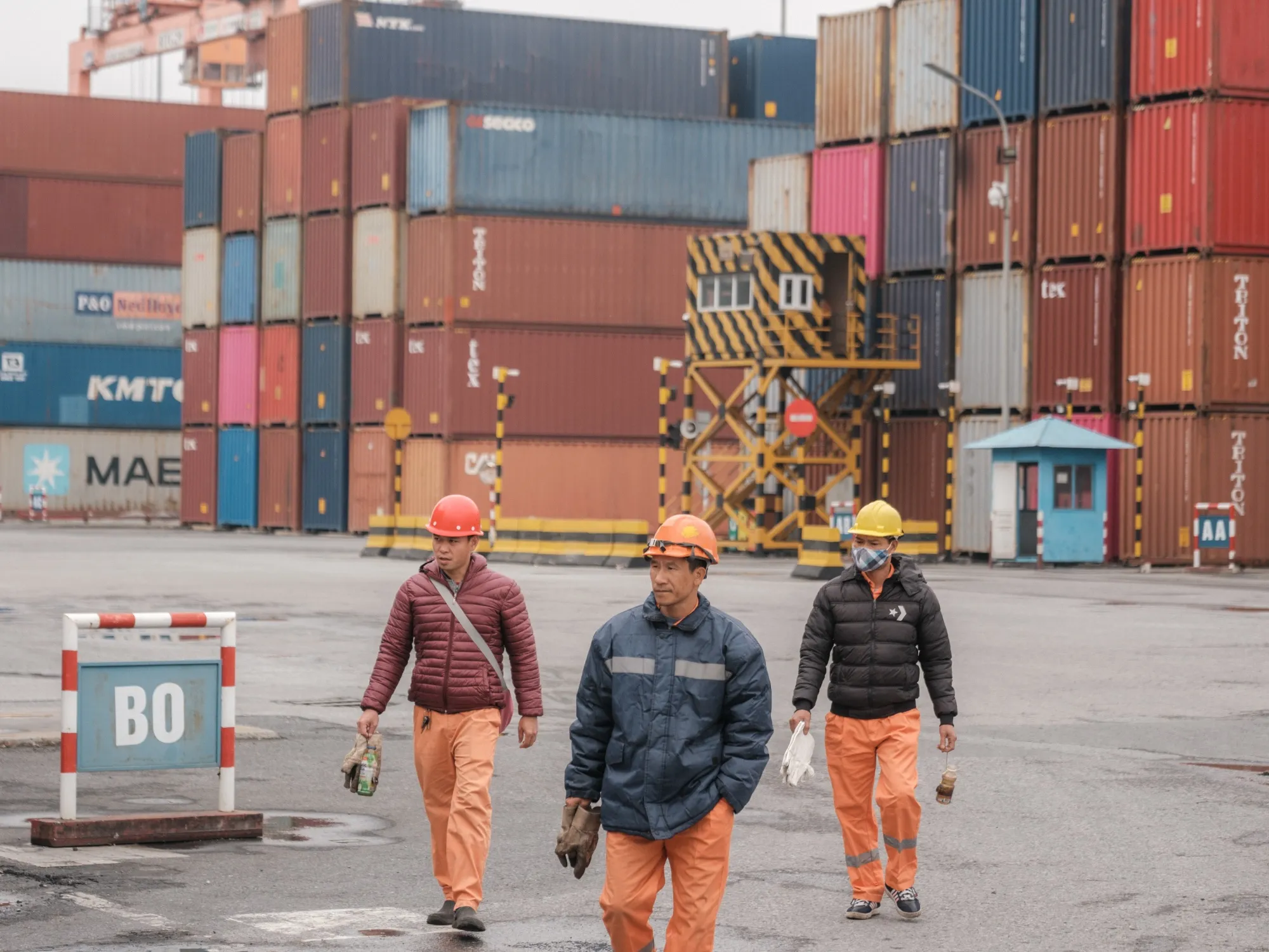 Workers&nbsp;in Haiphong, Vietnam.