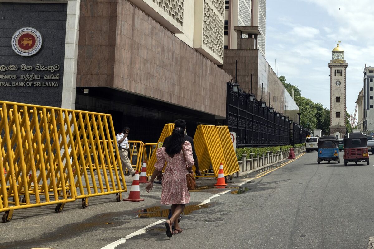 Sri Lanka Keeps Policy Rate Unchanged as Iran War Risks Resume