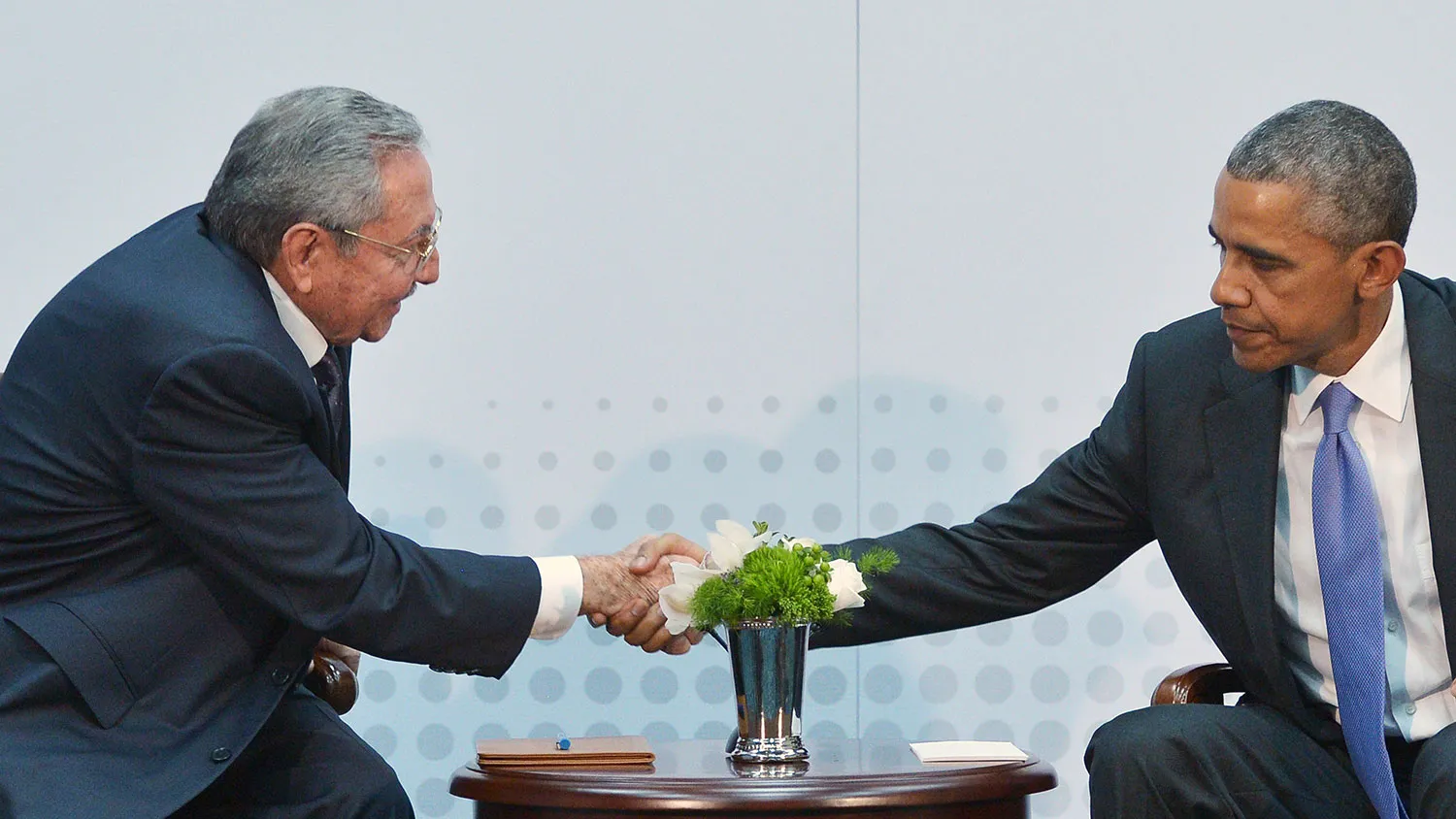 US President Barack Obama (R) shakes hands with Cuba's President Raul Castro during a meeting on the sidelines of the Summit of the Americas at the ATLAPA Convention center on April 11, 2015 in Panama City.
